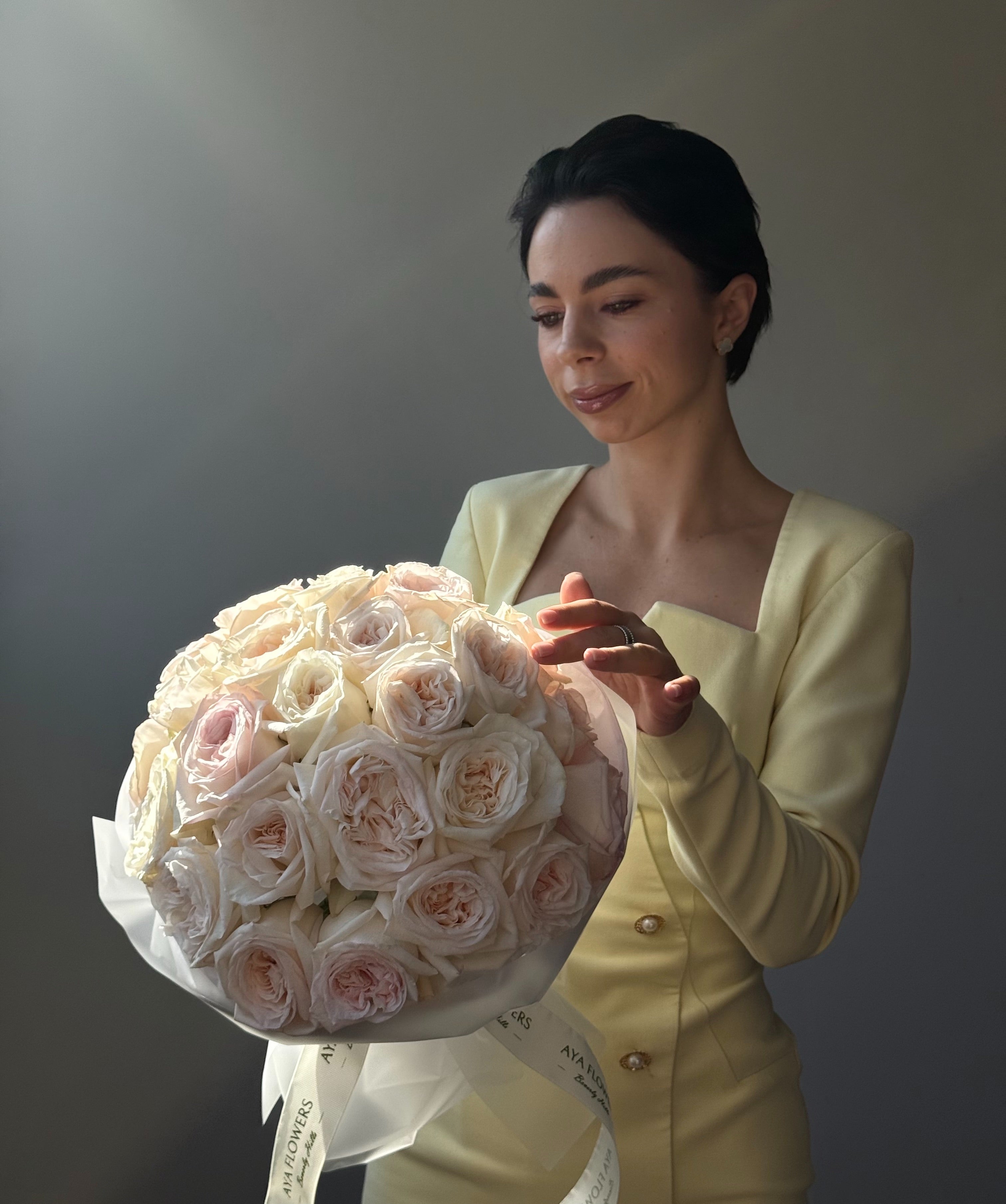 No. 99 Chic white Roses