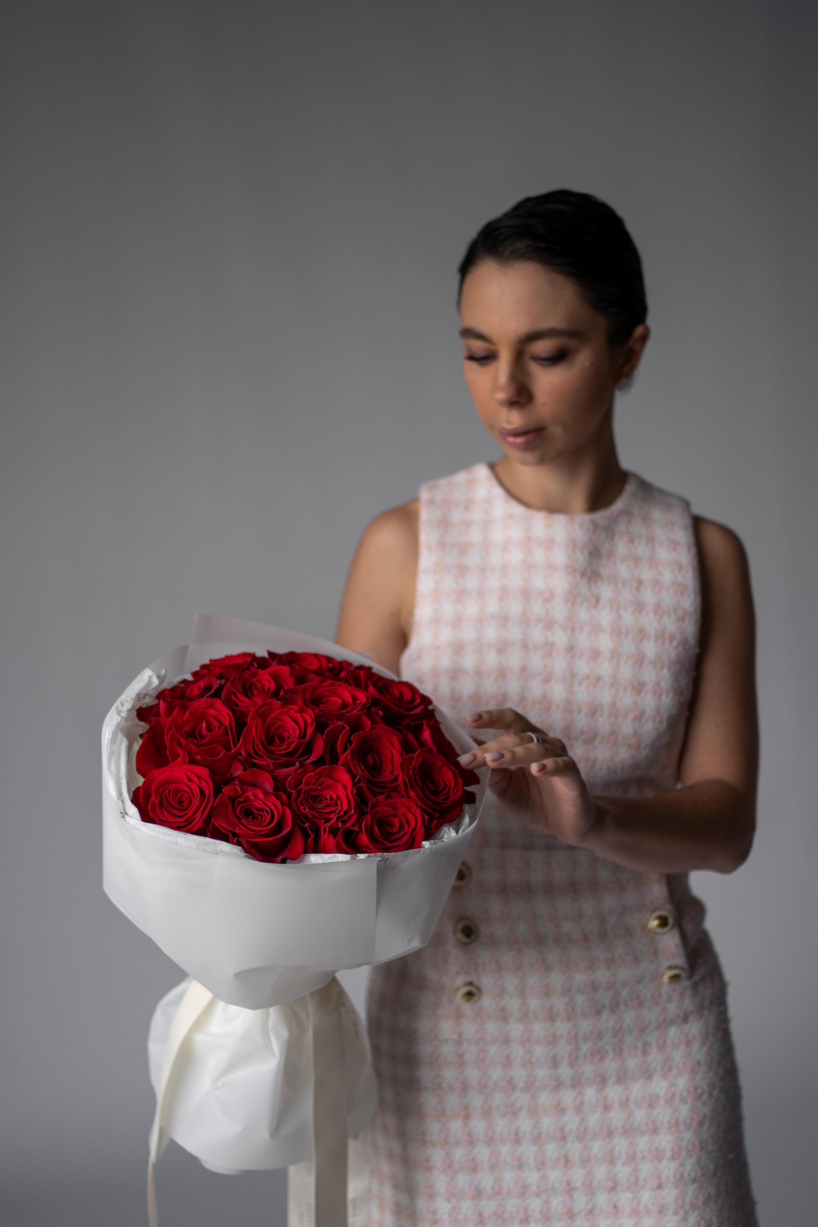 Bouquet No. 005 Scarlet Rose - by floral design Aya Flowers