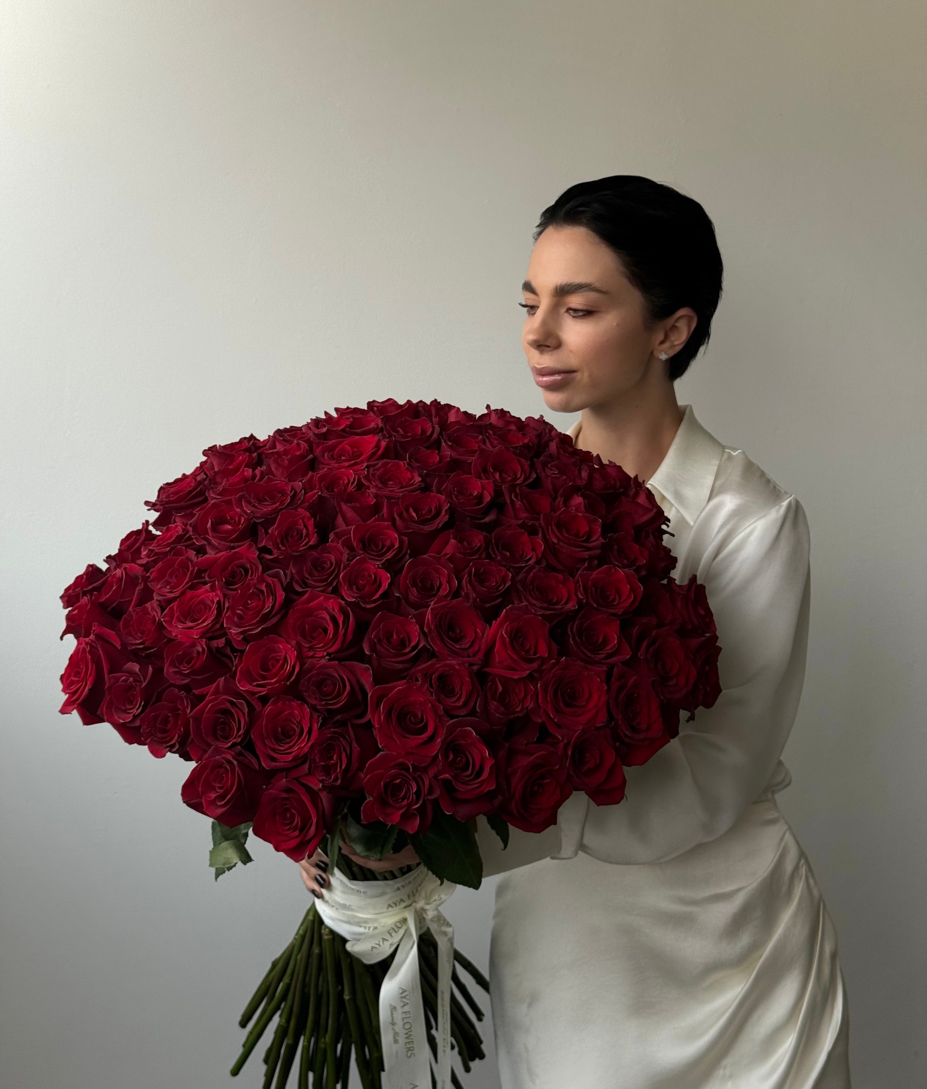 Roses delivery in Los Angeles - by floral design Aya Flowers